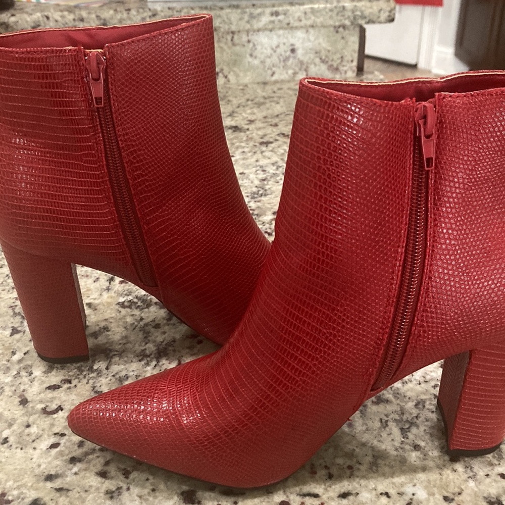 Bamboo Red Lizzard zip up ankle booties 8.5 new in box - Picture 3 of 5